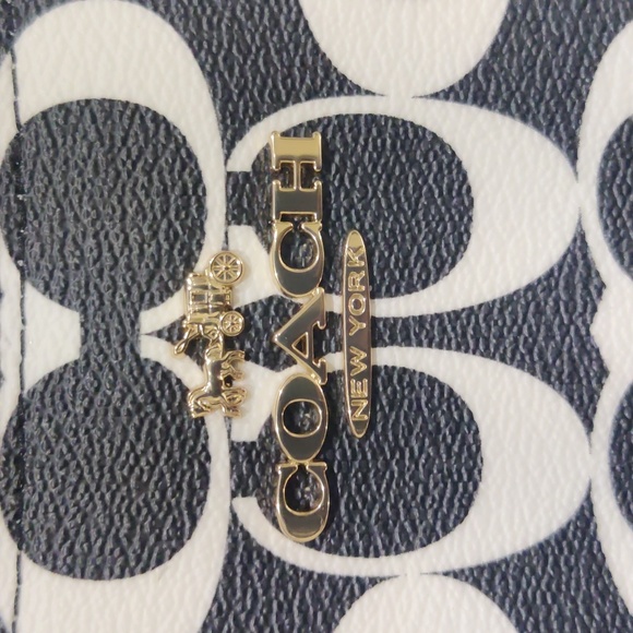 New! Teri Shoulder Bag in Signature Canvas - Picture 8 of 9